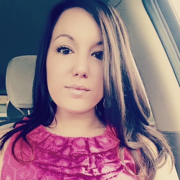 Meet your Posher, Leah - Picture 3 of 5